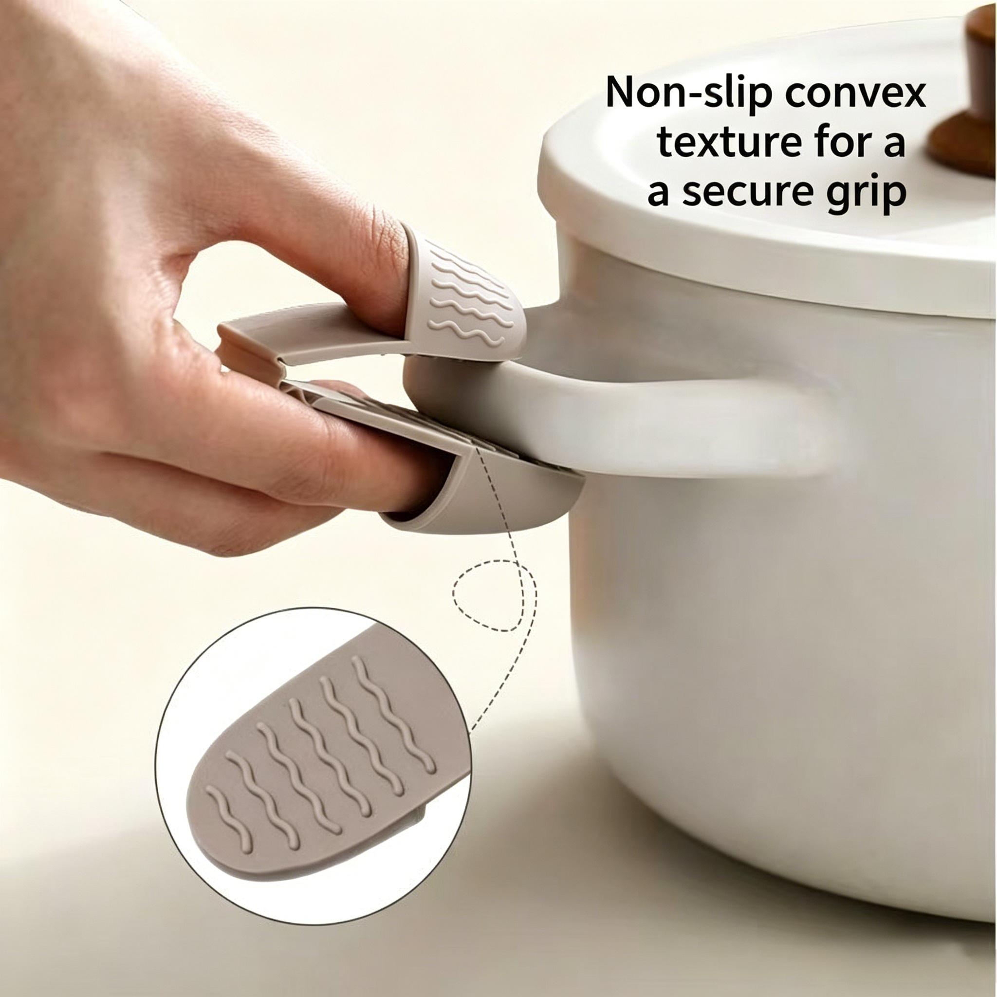 Kitchen Gadgets Built In - Anti-Slip Silicone Cooking Gloves, Three-Finger Heat